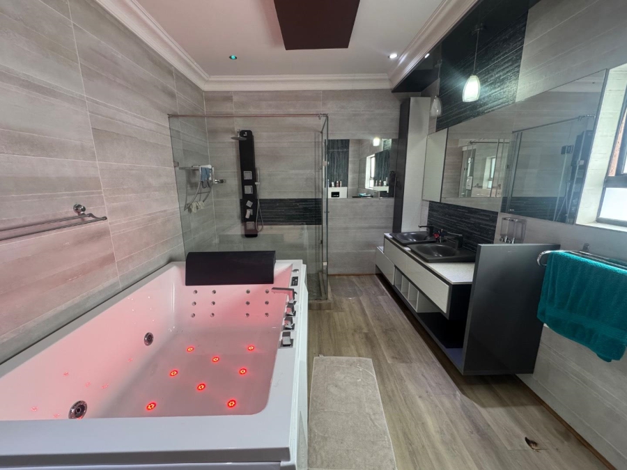 6 Bedroom Property for Sale in Amandasig Gauteng