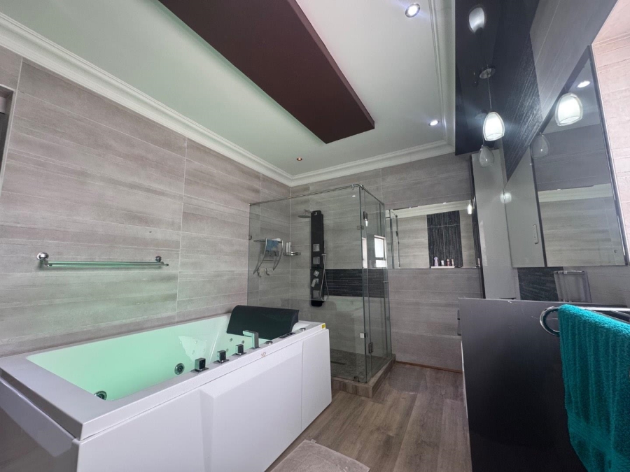 6 Bedroom Property for Sale in Amandasig Gauteng