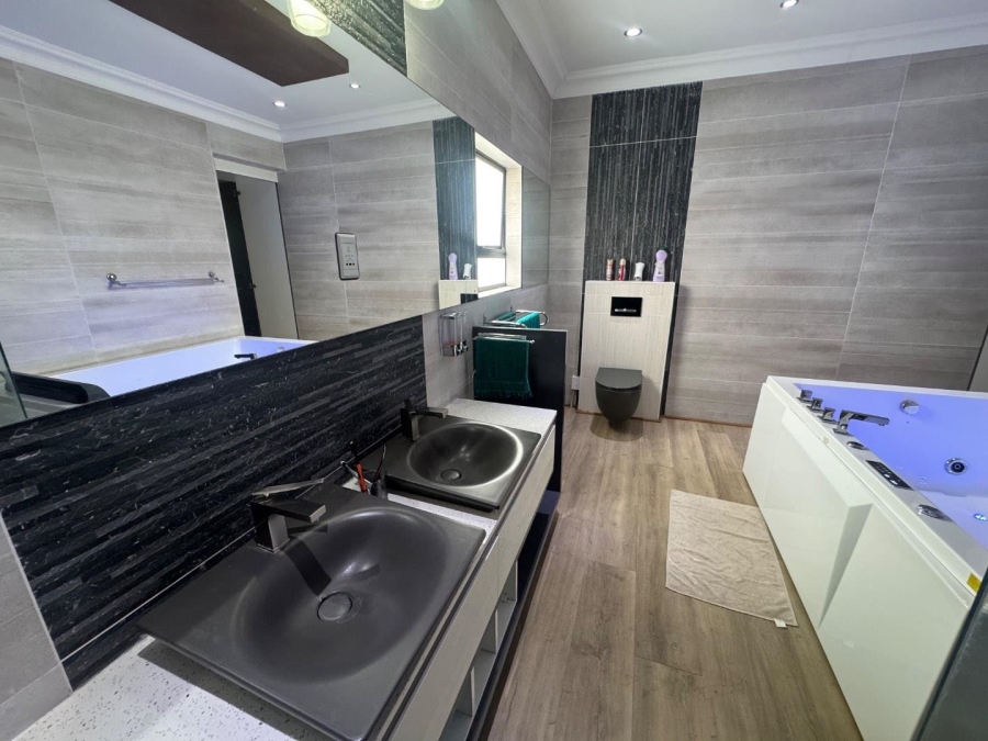 6 Bedroom Property for Sale in Amandasig Gauteng