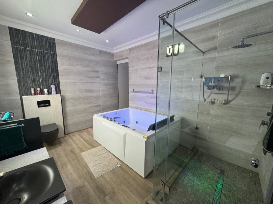 6 Bedroom Property for Sale in Amandasig Gauteng