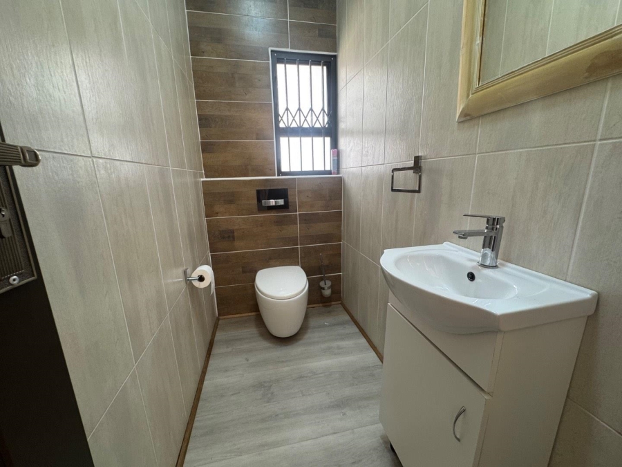 6 Bedroom Property for Sale in Amandasig Gauteng