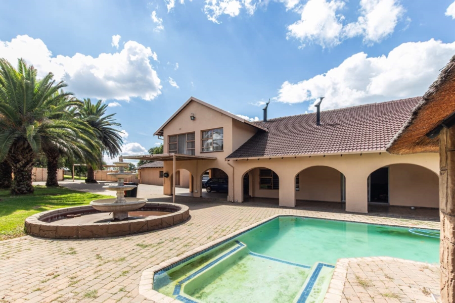 6 Bedroom Property for Sale in Rietvallei A H Gauteng