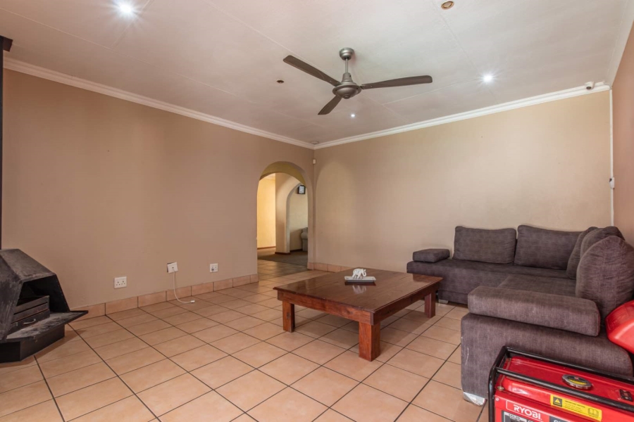 6 Bedroom Property for Sale in Rietvallei A H Gauteng