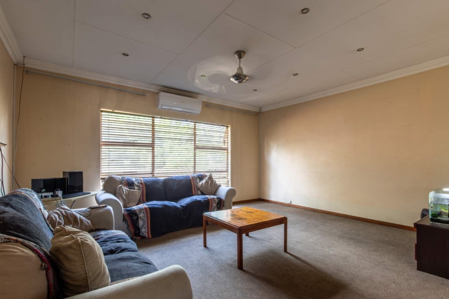 6 Bedroom Property for Sale in Rietvallei A H Gauteng