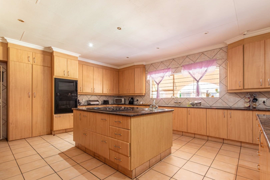 6 Bedroom Property for Sale in Rietvallei A H Gauteng