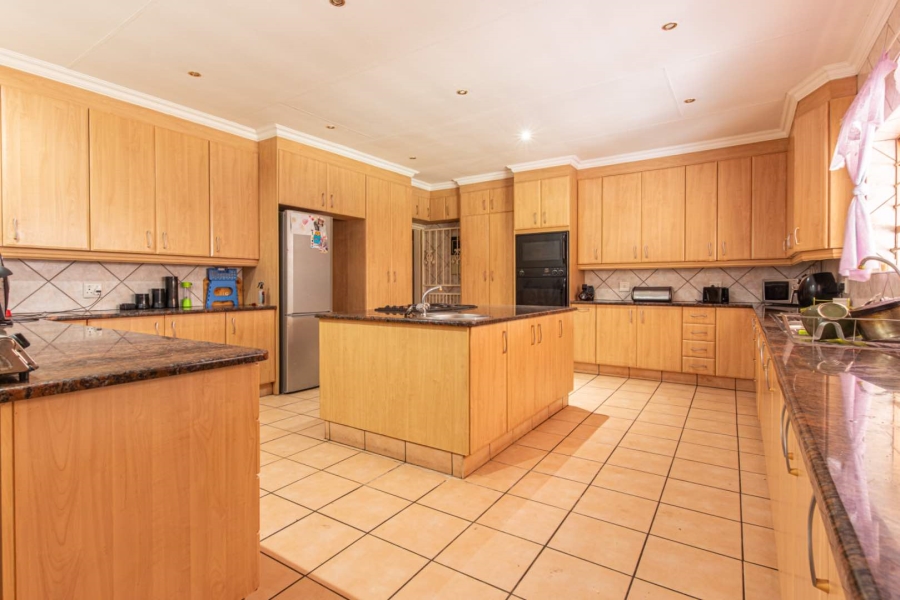 6 Bedroom Property for Sale in Rietvallei A H Gauteng