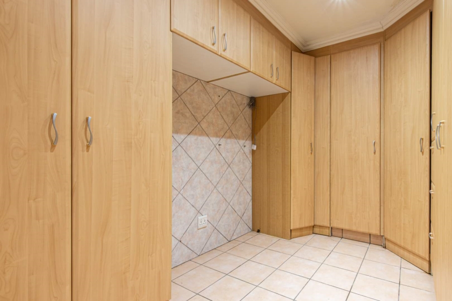 6 Bedroom Property for Sale in Rietvallei A H Gauteng