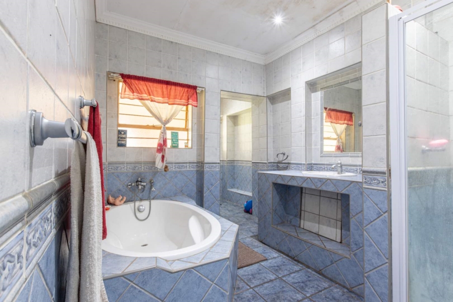 6 Bedroom Property for Sale in Rietvallei A H Gauteng