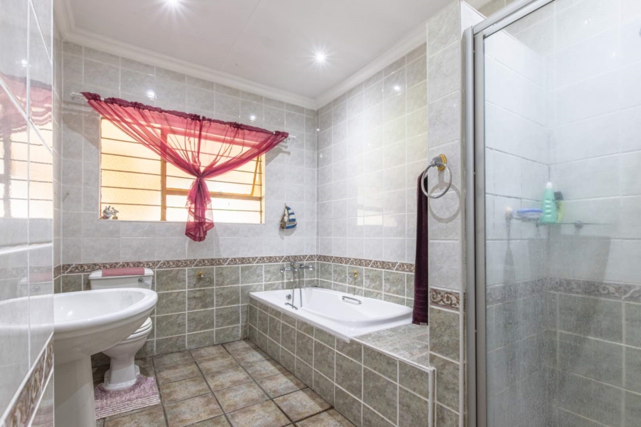 6 Bedroom Property for Sale in Rietvallei A H Gauteng