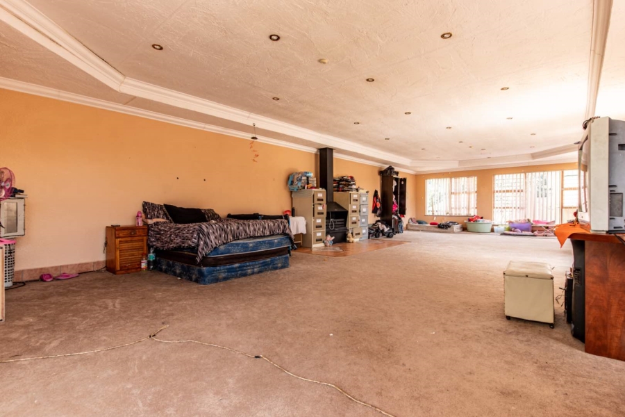 6 Bedroom Property for Sale in Rietvallei A H Gauteng