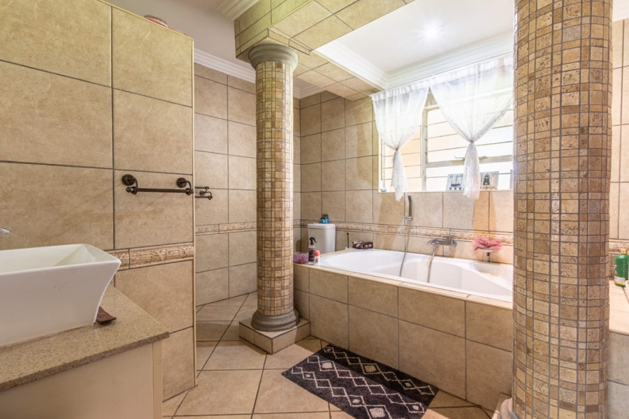 6 Bedroom Property for Sale in Rietvallei A H Gauteng