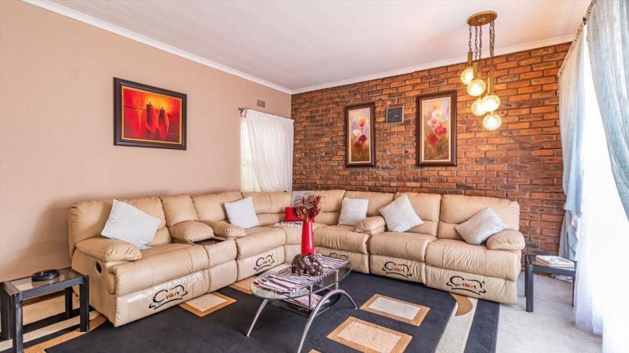 5 Bedroom Property for Sale in Terenure Gauteng