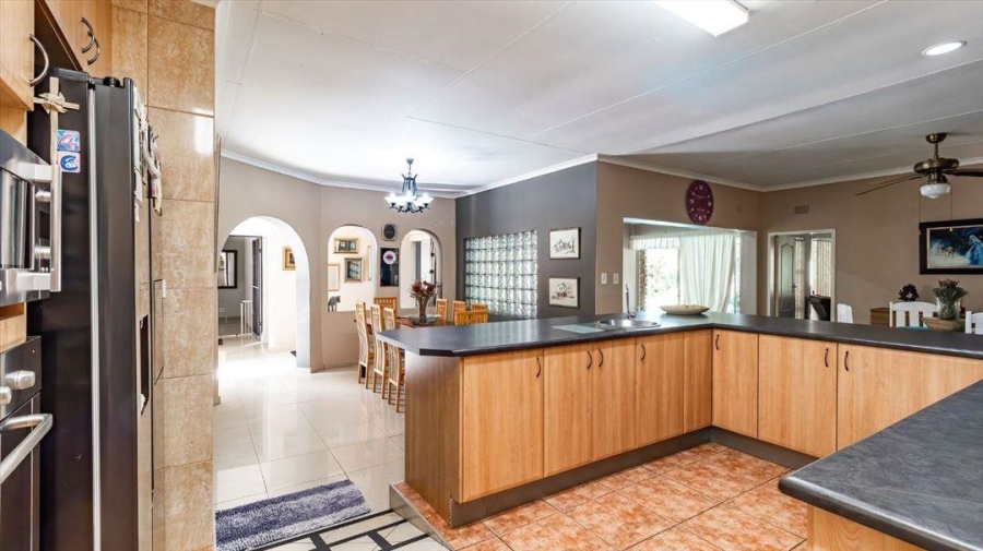 5 Bedroom Property for Sale in Terenure Gauteng