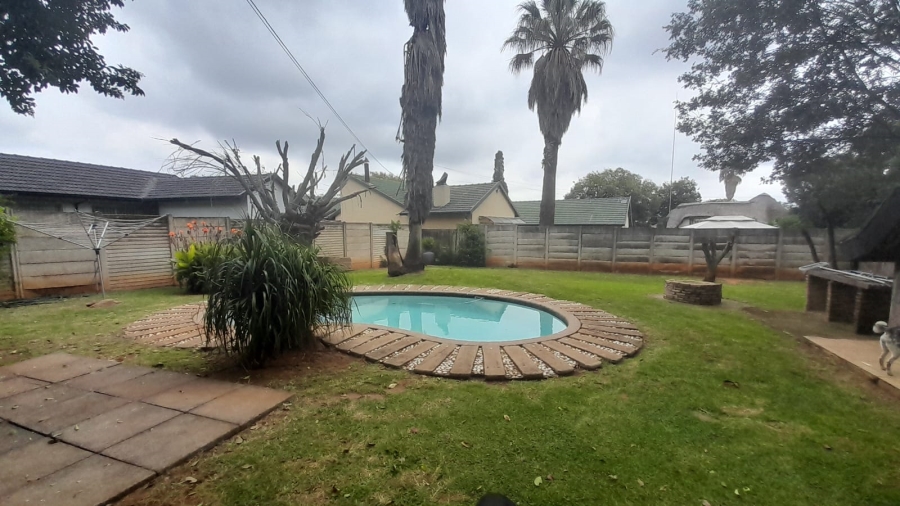 4 Bedroom Property for Sale in Glen Marais Gauteng