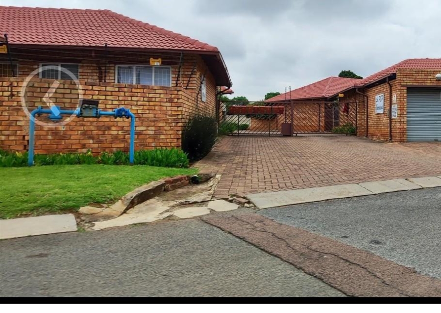 2 Bedroom Property for Sale in Birchleigh Gauteng
