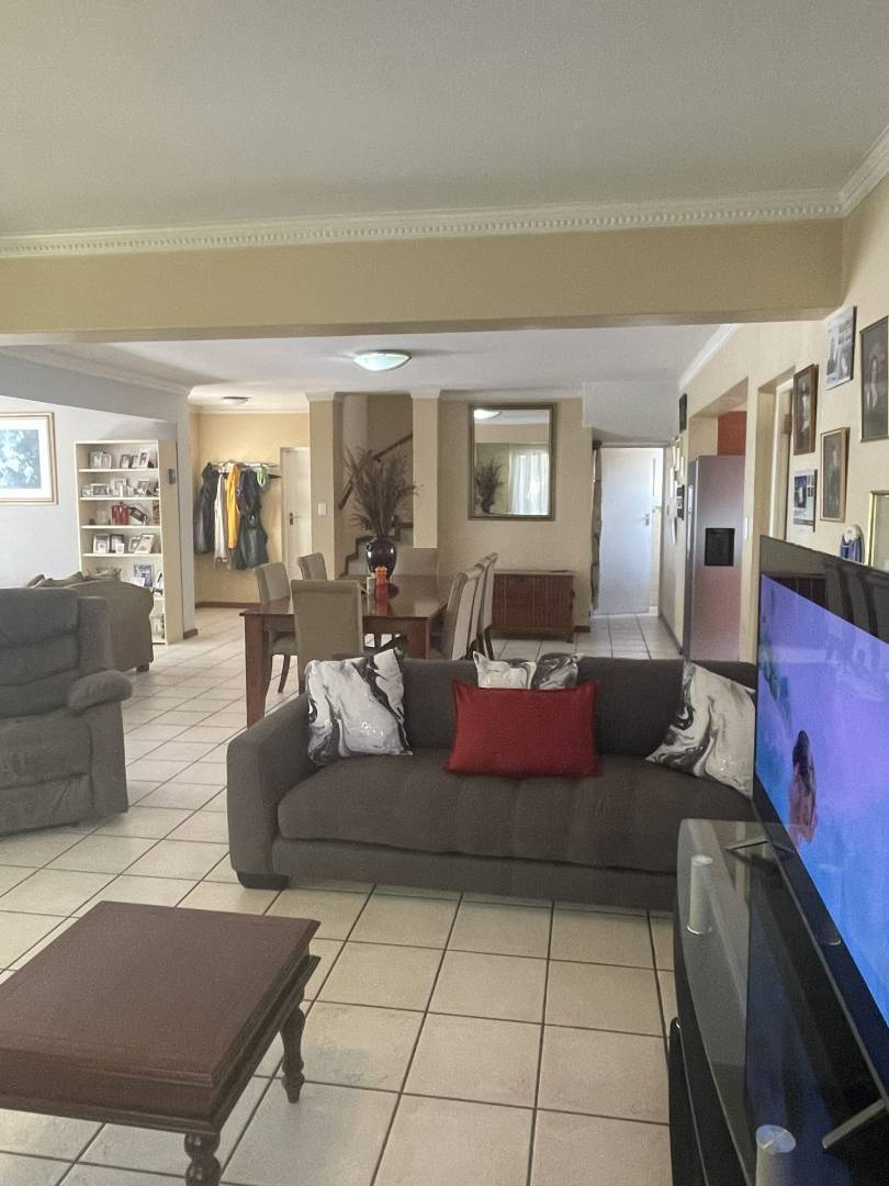 4 Bedroom Property for Sale in Woodlands Gauteng