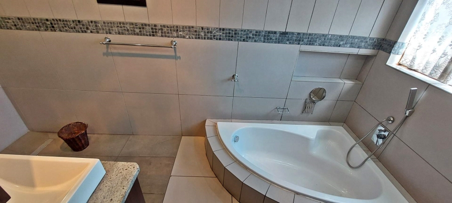 4 Bedroom Property for Sale in Brackendowns Gauteng