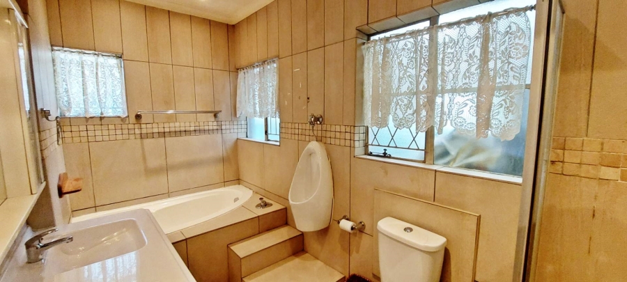 4 Bedroom Property for Sale in Brackendowns Gauteng