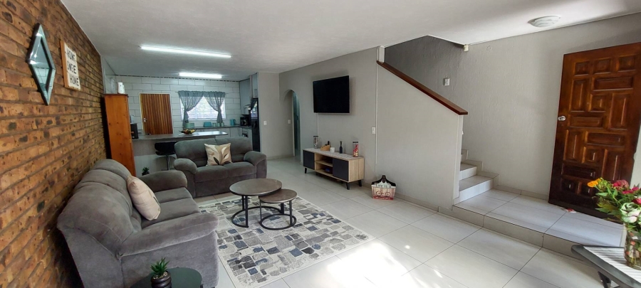 2 Bedroom Property for Sale in Brackenhurst Gauteng