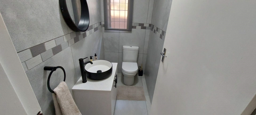 2 Bedroom Property for Sale in Brackenhurst Gauteng