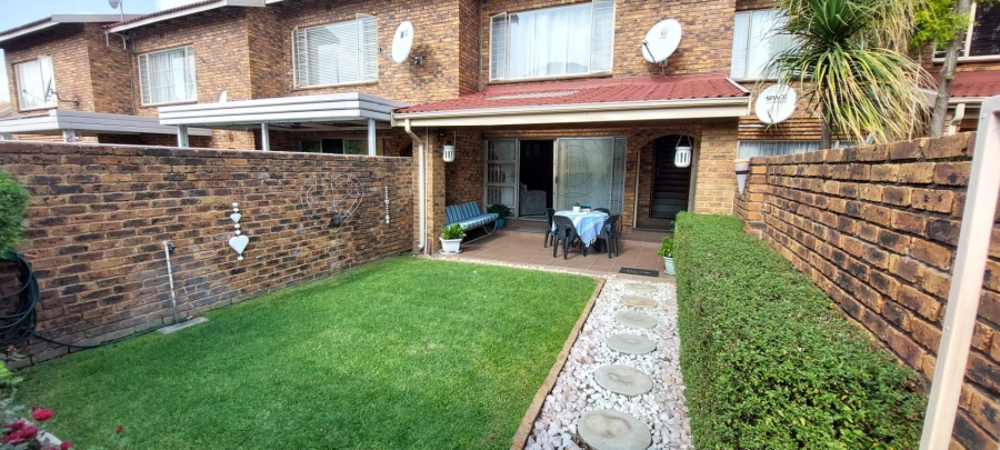 2 Bedroom Property for Sale in Brackenhurst Gauteng