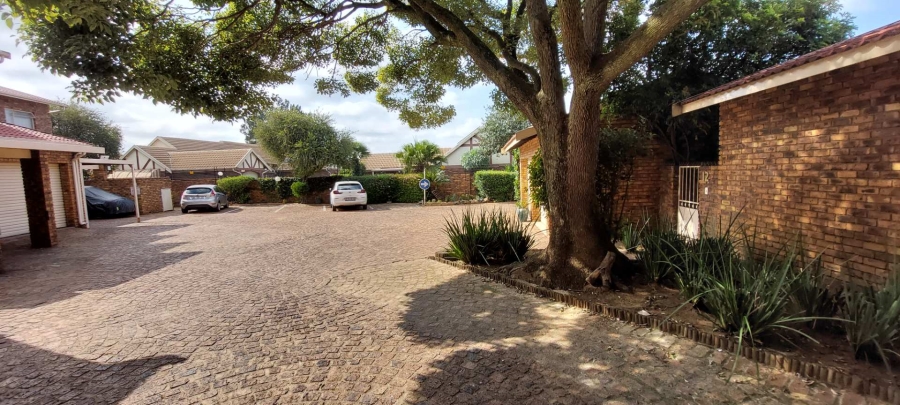 2 Bedroom Property for Sale in Brackenhurst Gauteng