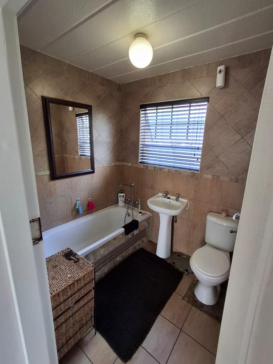 2 Bedroom Property for Sale in Verwoerdpark Gauteng