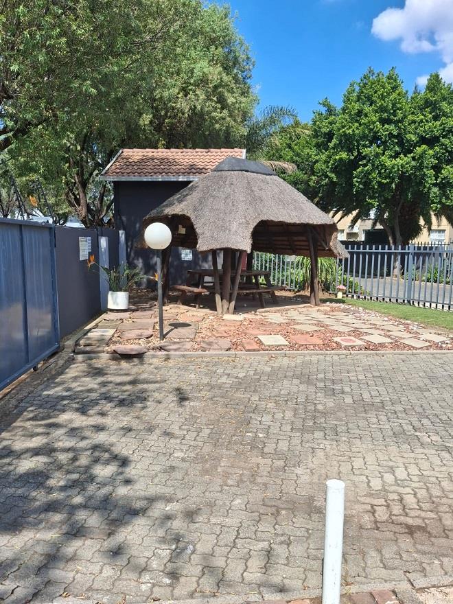 2 Bedroom Property for Sale in Verwoerdpark Gauteng