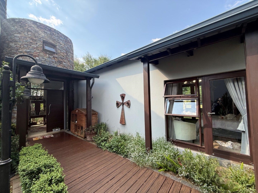 5 Bedroom Property for Sale in Copperleaf Estate Gauteng