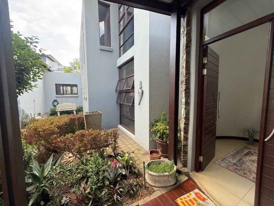 5 Bedroom Property for Sale in Copperleaf Estate Gauteng