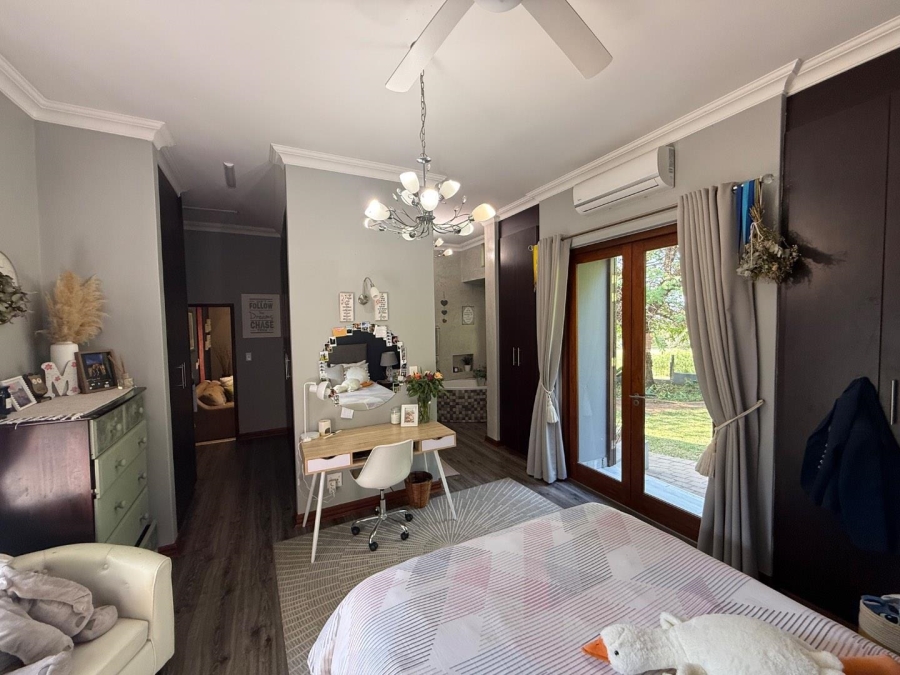 5 Bedroom Property for Sale in Copperleaf Estate Gauteng