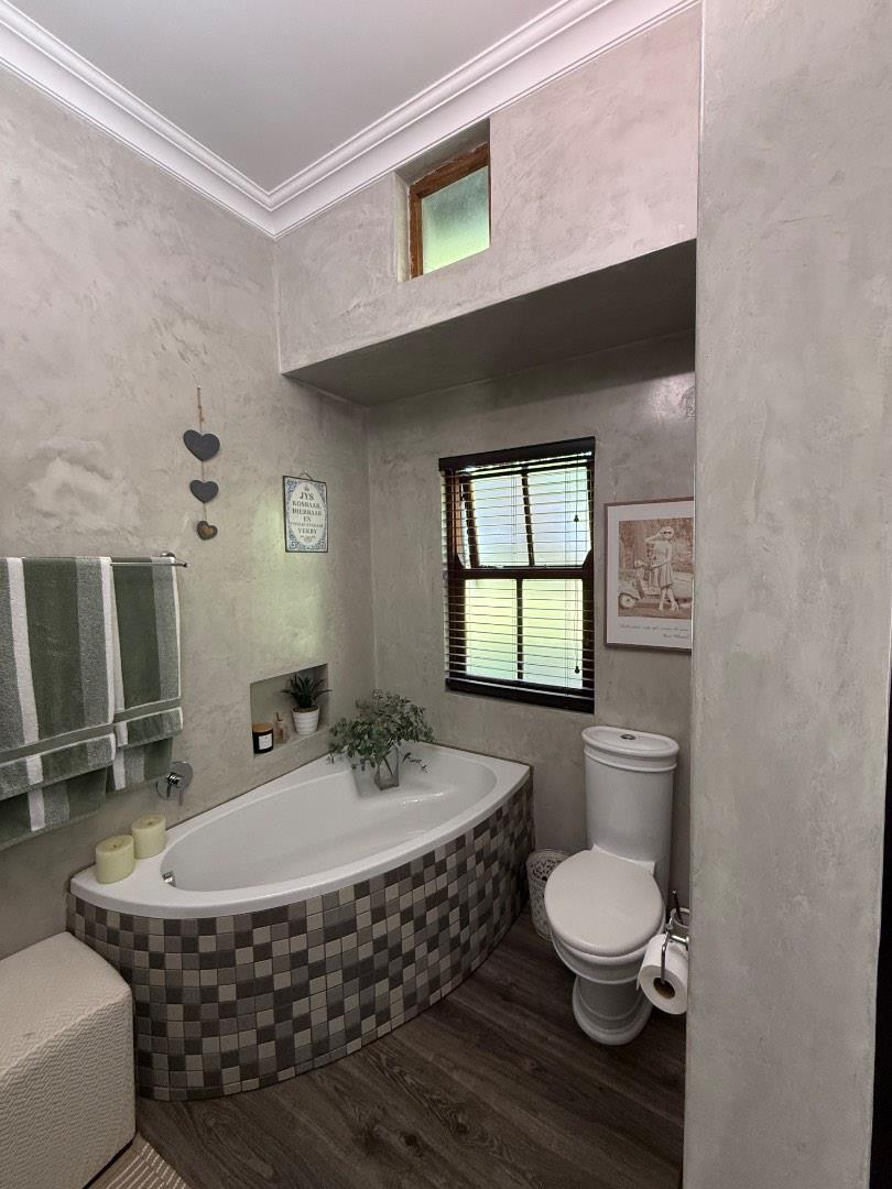 5 Bedroom Property for Sale in Copperleaf Estate Gauteng