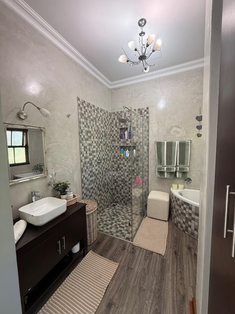 5 Bedroom Property for Sale in Copperleaf Estate Gauteng