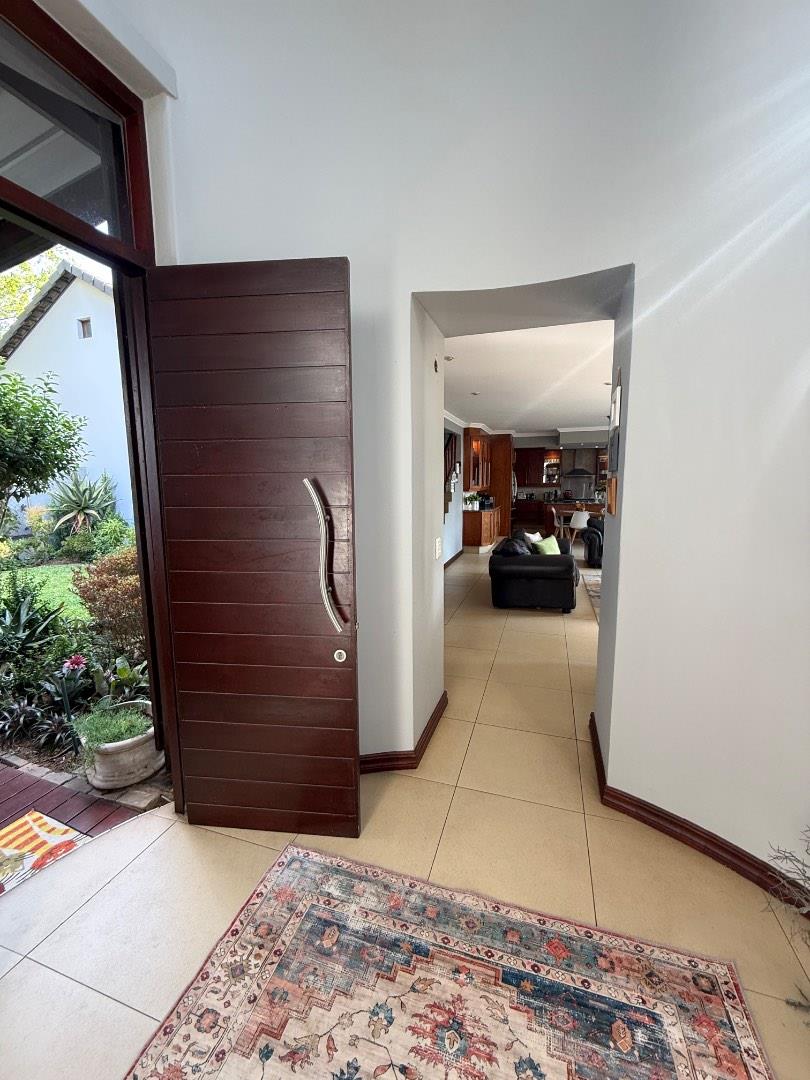 5 Bedroom Property for Sale in Copperleaf Estate Gauteng