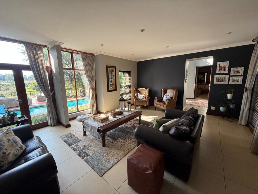5 Bedroom Property for Sale in Copperleaf Estate Gauteng