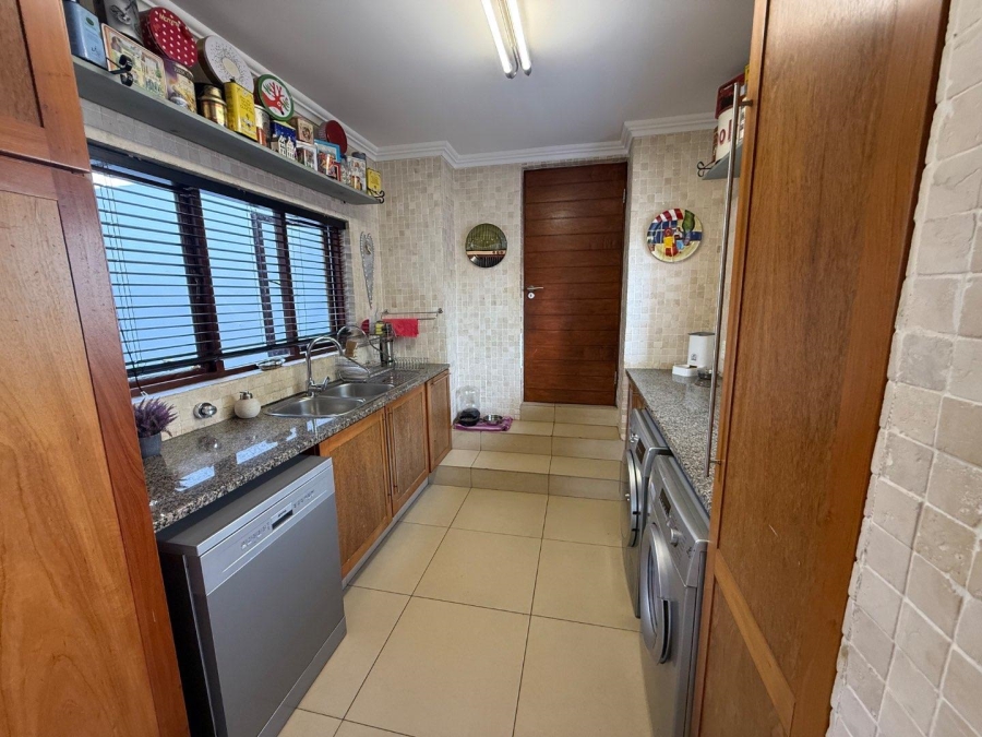 5 Bedroom Property for Sale in Copperleaf Estate Gauteng