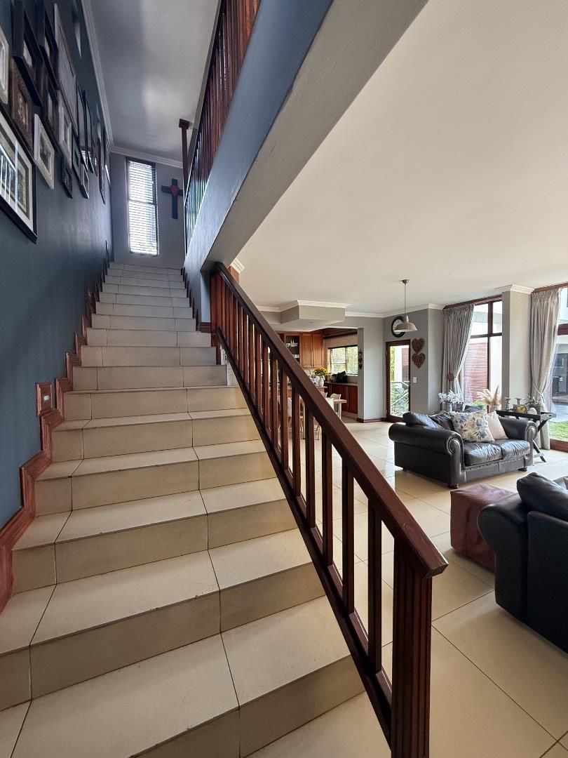 5 Bedroom Property for Sale in Copperleaf Estate Gauteng