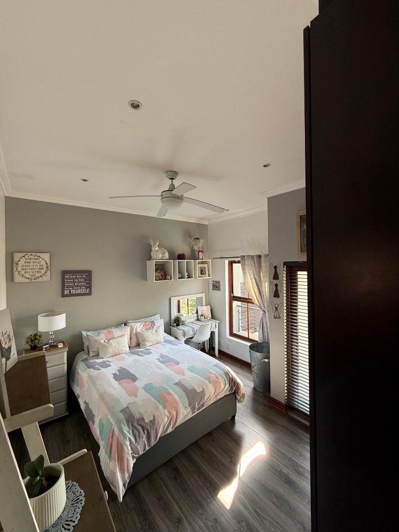 5 Bedroom Property for Sale in Copperleaf Estate Gauteng