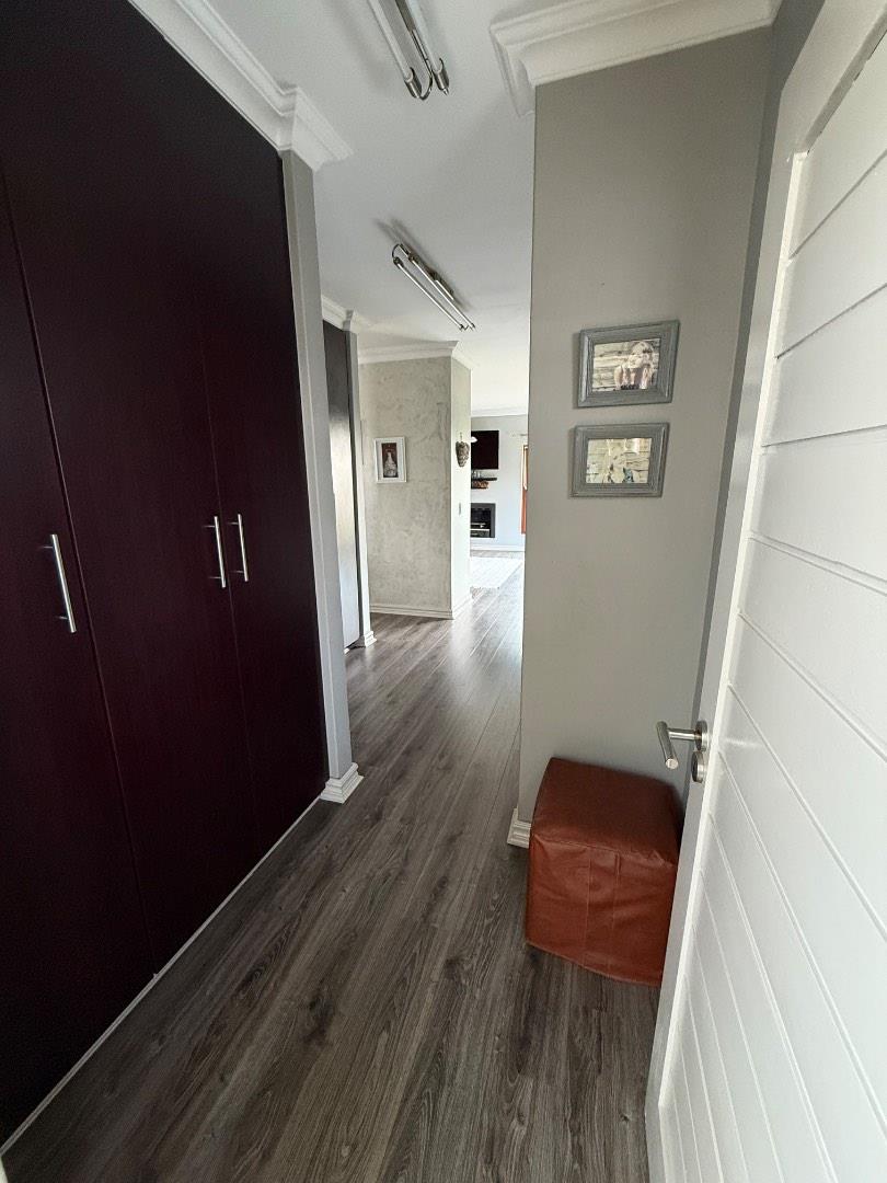 5 Bedroom Property for Sale in Copperleaf Estate Gauteng