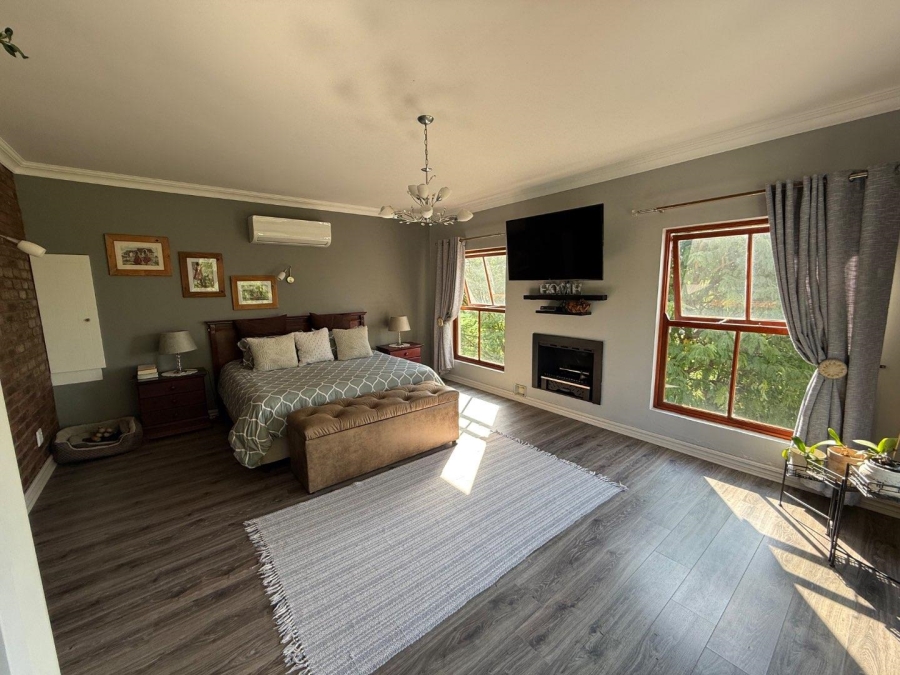 5 Bedroom Property for Sale in Copperleaf Estate Gauteng