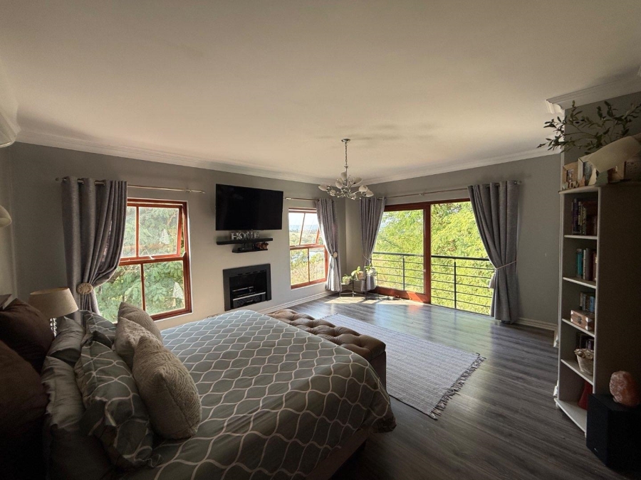 5 Bedroom Property for Sale in Copperleaf Estate Gauteng