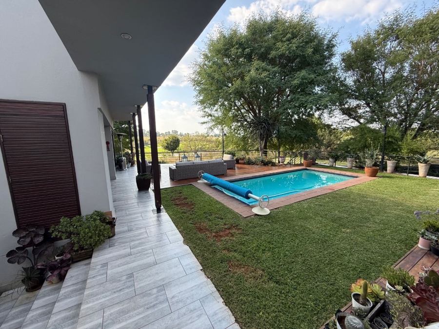 5 Bedroom Property for Sale in Copperleaf Estate Gauteng