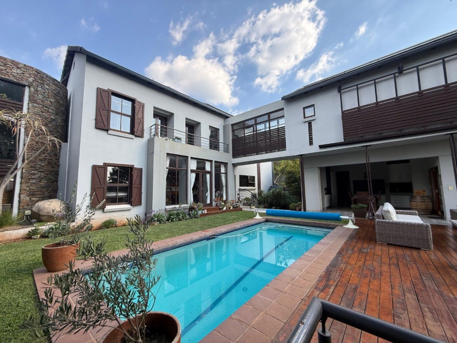 5 Bedroom Property for Sale in Copperleaf Estate Gauteng
