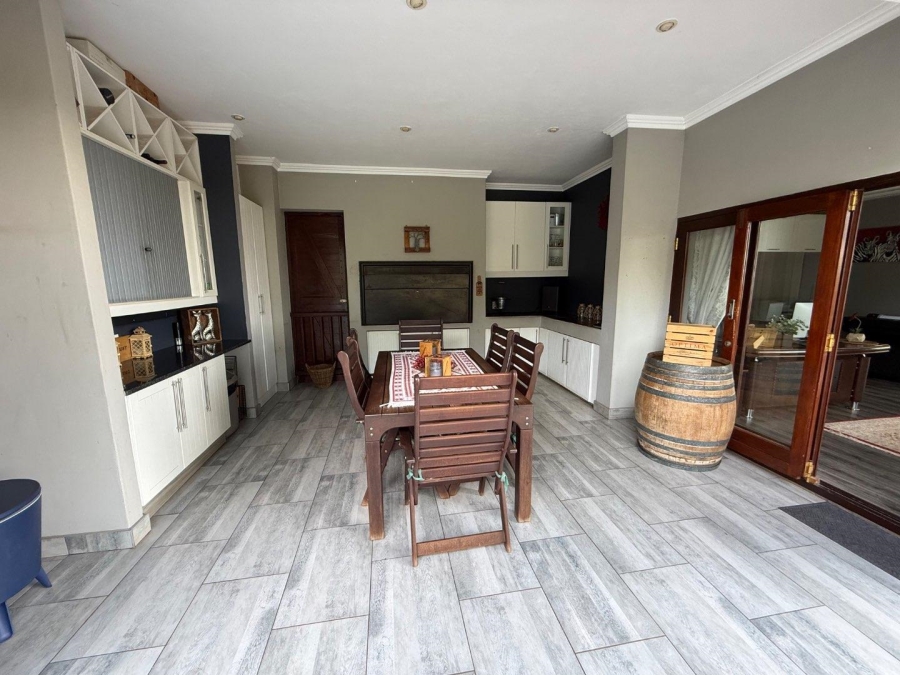 5 Bedroom Property for Sale in Copperleaf Estate Gauteng