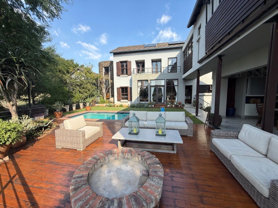 5 Bedroom Property for Sale in Copperleaf Estate Gauteng