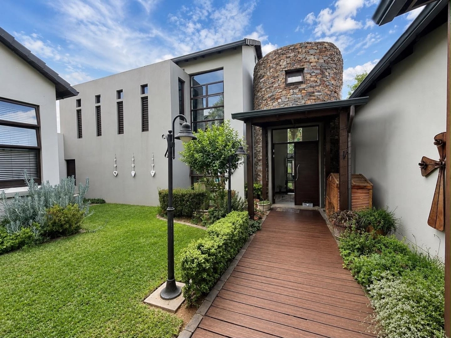 5 Bedroom Property for Sale in Copperleaf Estate Gauteng