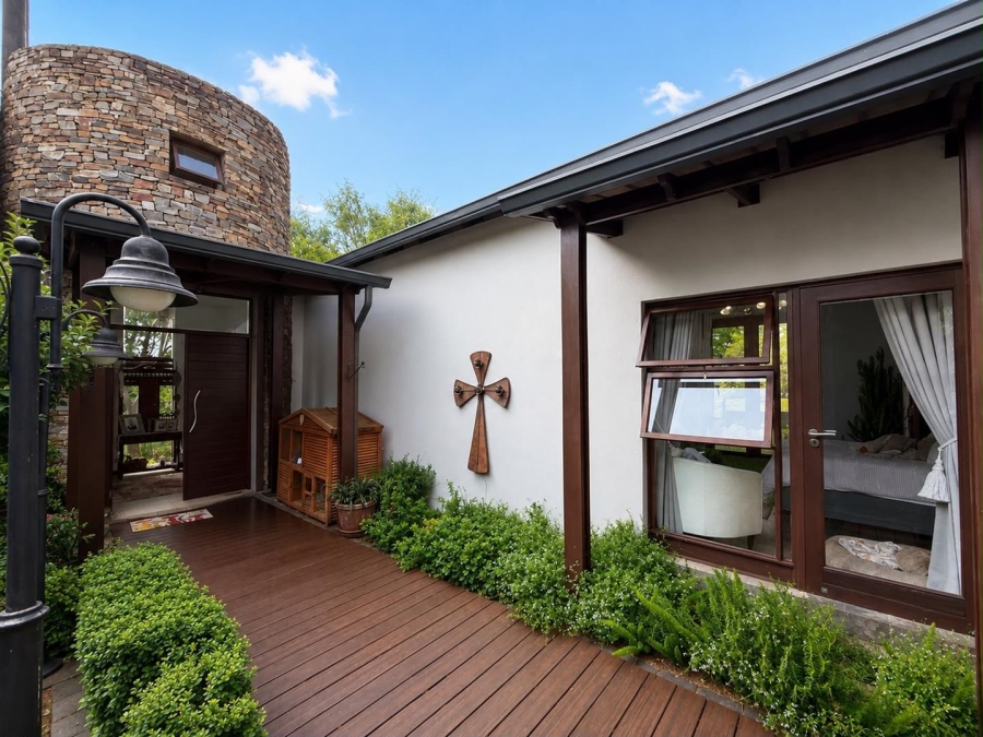 5 Bedroom Property for Sale in Copperleaf Estate Gauteng
