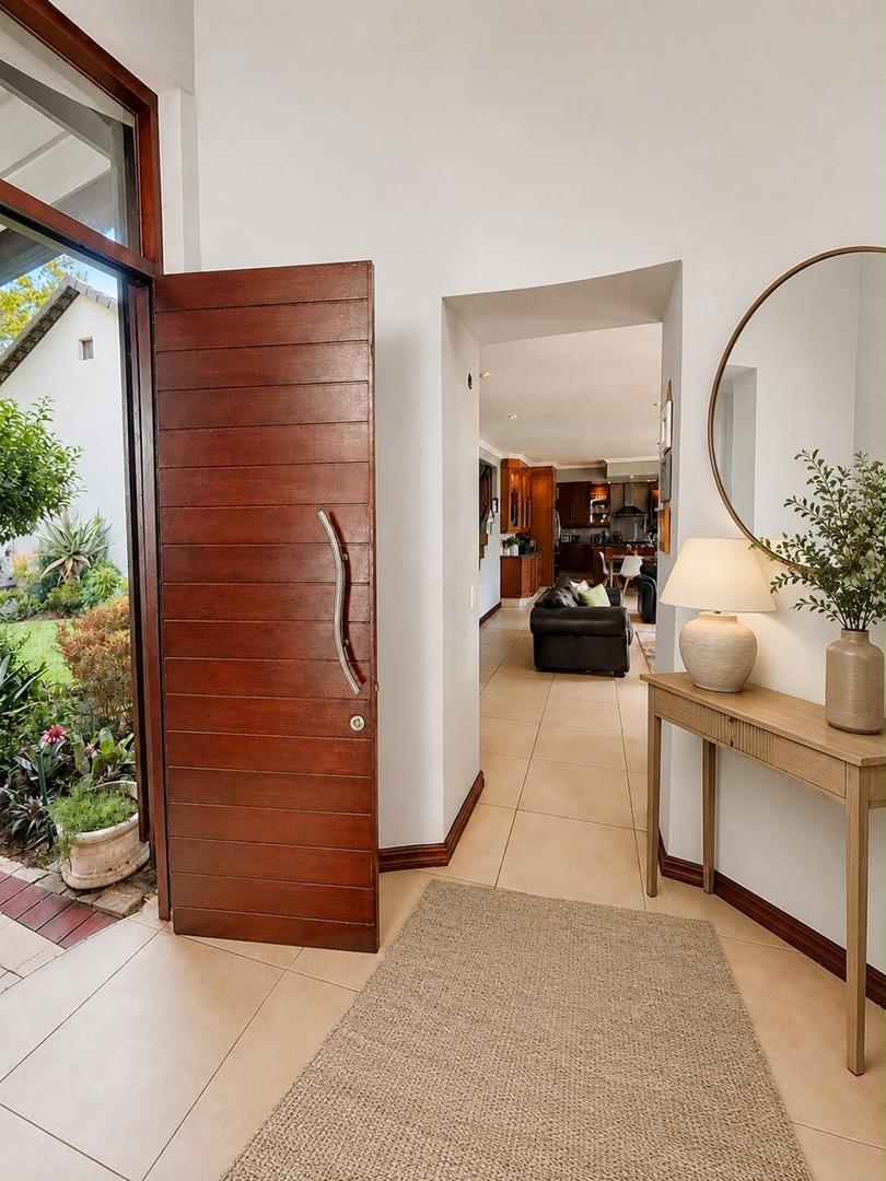 5 Bedroom Property for Sale in Copperleaf Estate Gauteng