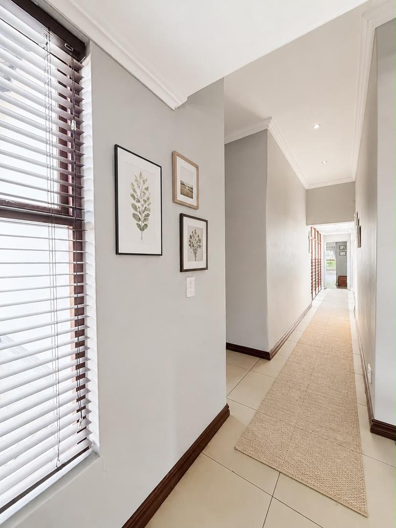5 Bedroom Property for Sale in Copperleaf Estate Gauteng