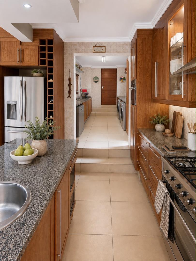 5 Bedroom Property for Sale in Copperleaf Estate Gauteng